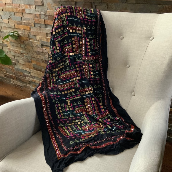 LUCKY BRAND Large Scarf with Embroidery and Embellishments - Picture 2 of 7